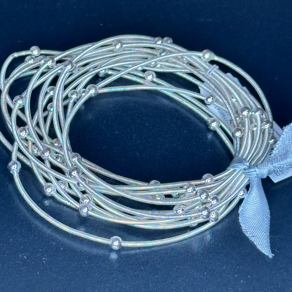 Gloria Vanderbilt Bunch Of Silver Beaded Bracelets 16$